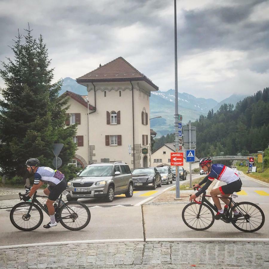 Sust Lodge Am Gotthard Hospental Eksteriør billede