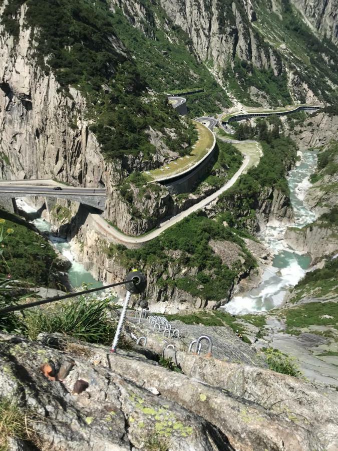 Sust Lodge Am Gotthard Hospental Eksteriør billede