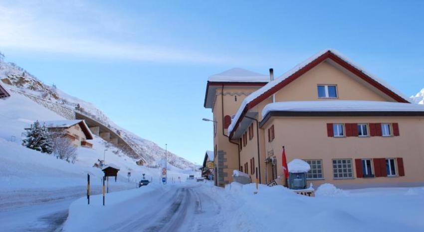 Sust Lodge Am Gotthard Hospental Eksteriør billede